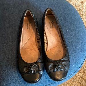 Clarks flats. Very cute and comfortable. Great used condition.